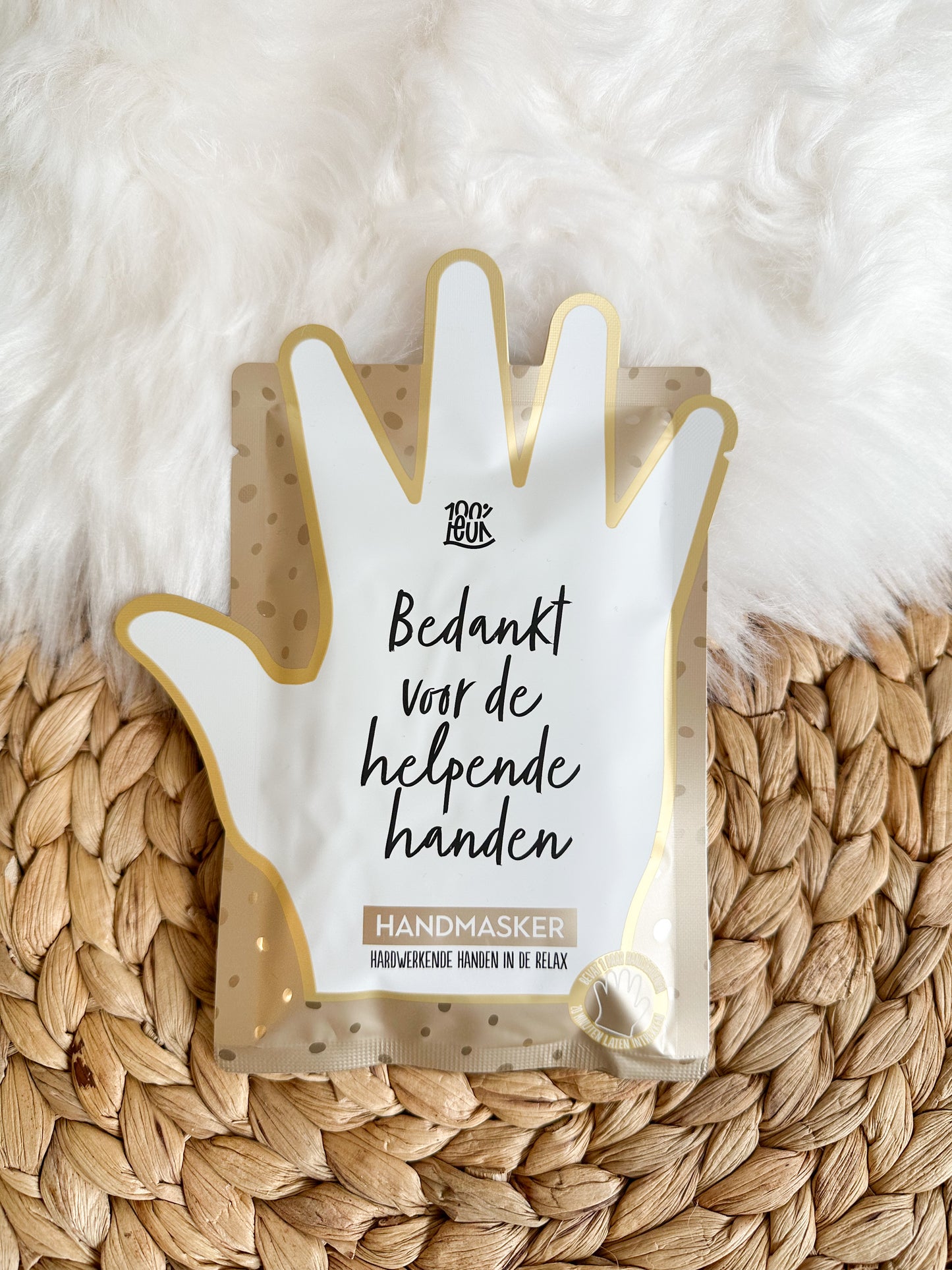 Handmasker 'bedankt voor de helpende handen'