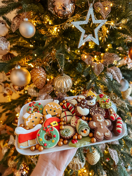 Keramiek bordje chocolade en koekjes