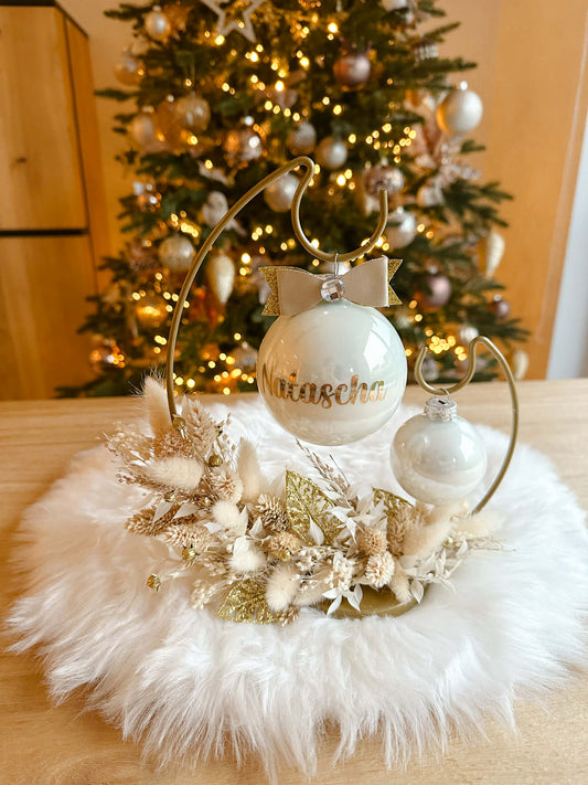 Cirkel droogbloemen en kerstballen