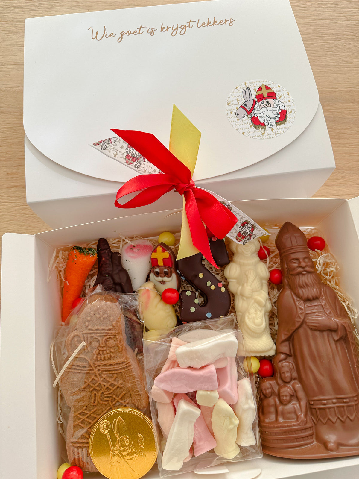 Sint doosje met strik groot
